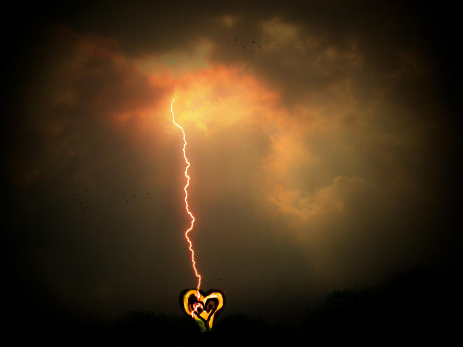 LIGHTNING STRIKES! – Quick But Essential Reviews for the Discerning Listener
